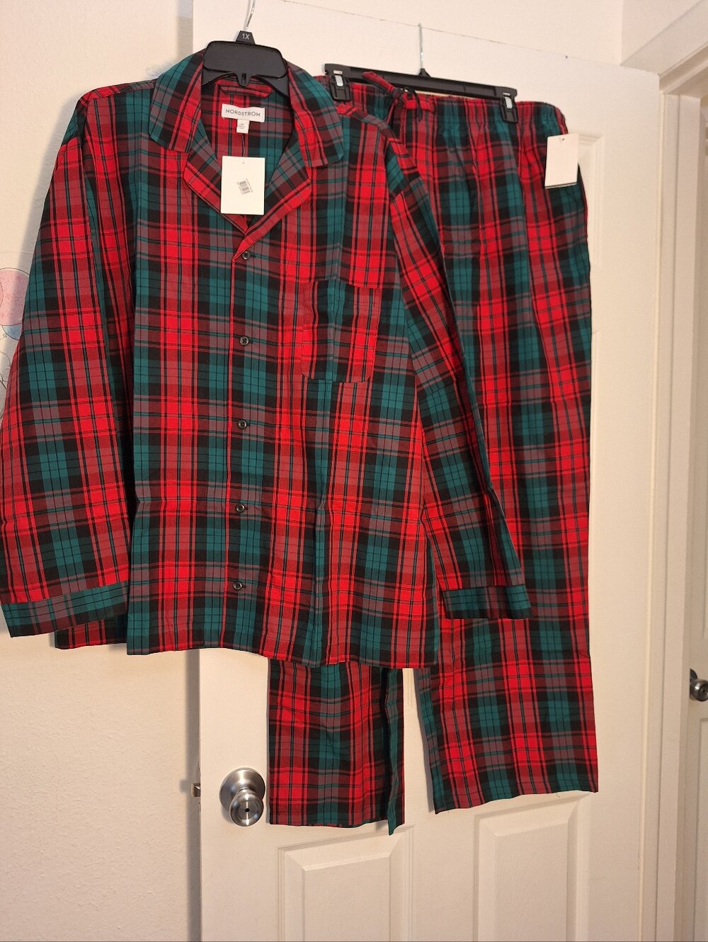 Nordstrom Red and Green Plaid Men Pajama Set